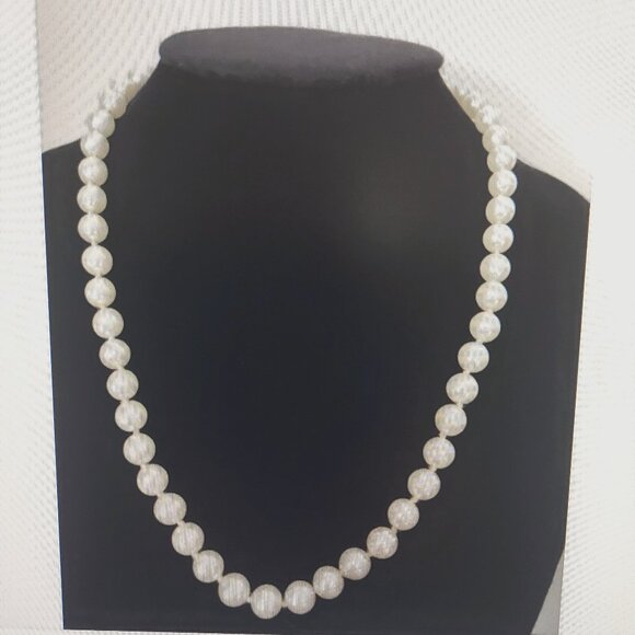 VINTAGE REVLON FAUX PEARL NECKLACE - Picture 1 of 12